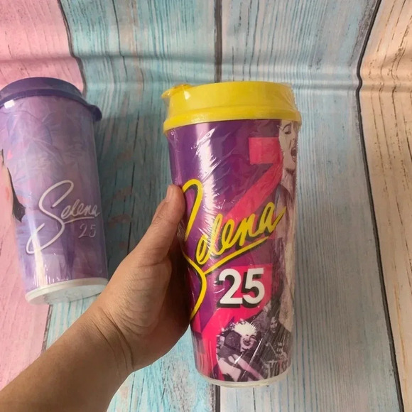 Selena 25 anniversary reusable cups (set of two) - Picture 7 of 10